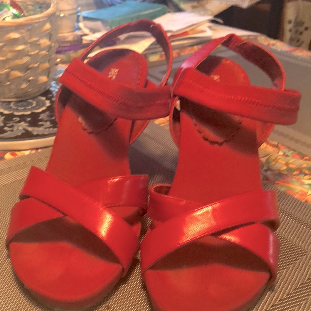 Gently worn red heels 👠
